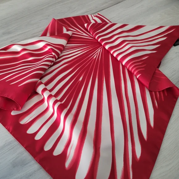 Tie Rack Square Polyester scarf - Picture 5 of 6